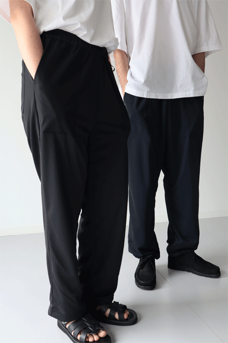 清涼感と機能性を備えるメッシュパンツ